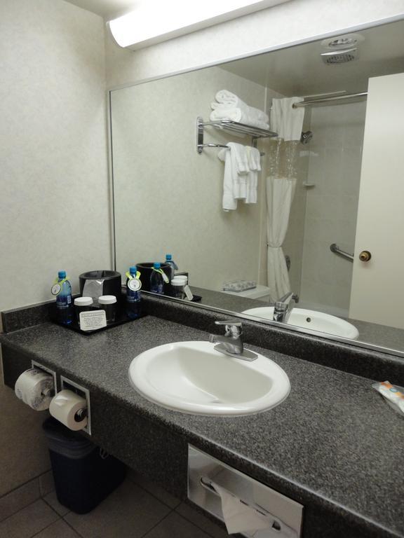 Quality Hotel Downtown-Inn At False Creek Ванкувер Екстер'єр фото